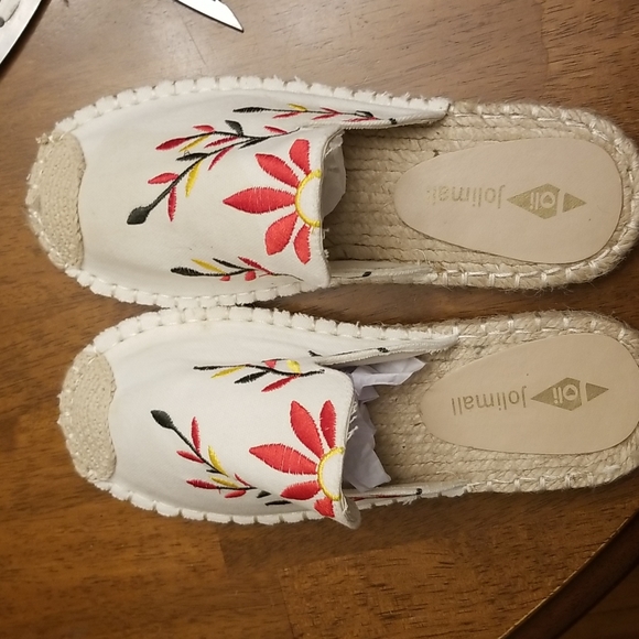 Adorable shoes - Picture 4 of 7